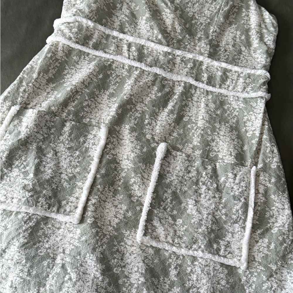 Olivaceous Green and White Mini Dress - Picture 5 of 10